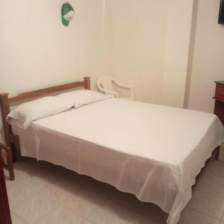 Hostal Dante - Habitación Triple Económica con baño compartido - 2