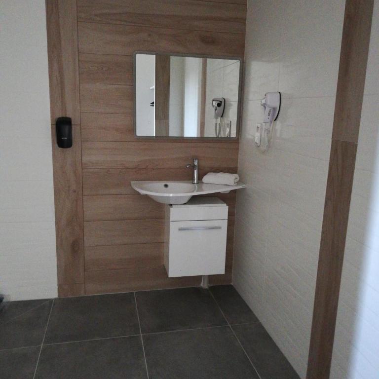LE PATIO - Chambre Double - Accessible aux Personnes à Mobilité Réduite - 4