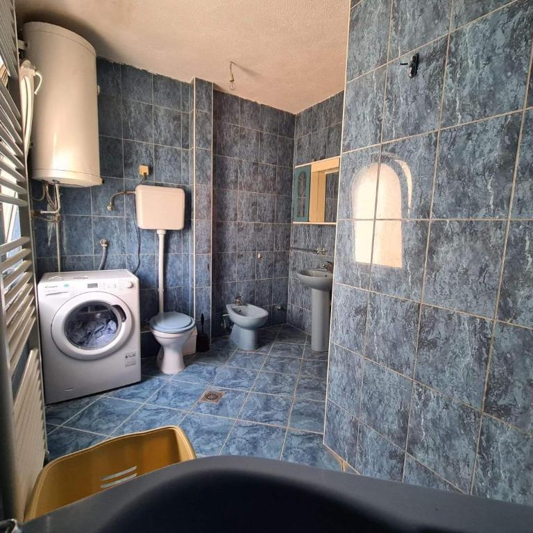 M2 Sobe - Basic Triple Room with Shared Bathroom - 3