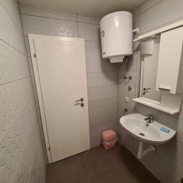 M2 Sobe - Basic Triple Room with Shared Bathroom - 10