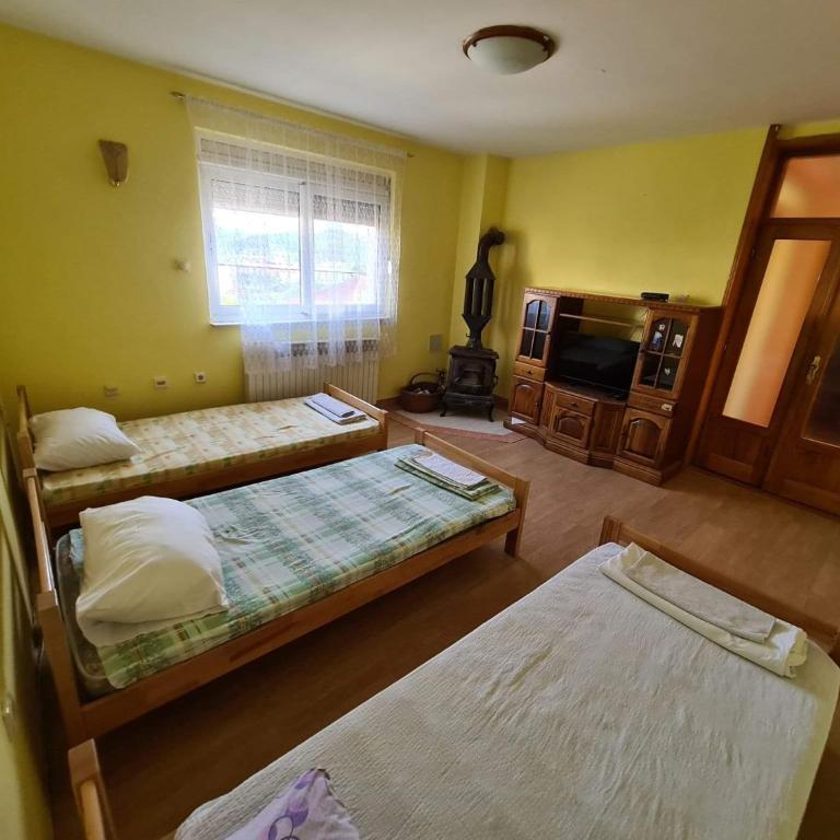 M2 Sobe - Basic Triple Room with Shared Bathroom - 18