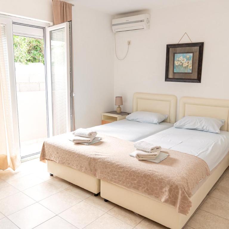Guest House Jasna - Double or Twin Room with Balcony - 7