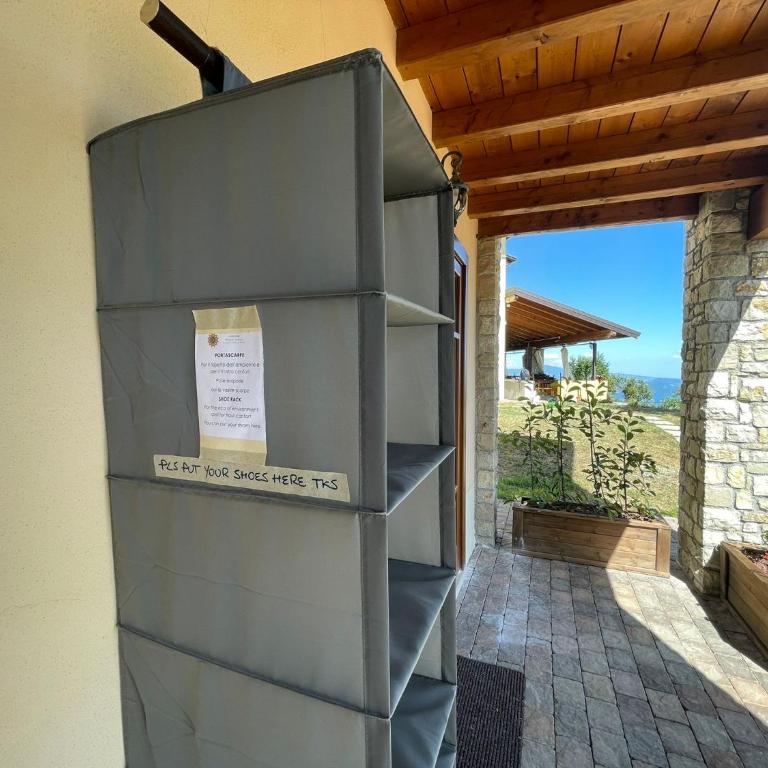 La FIOCCHINA - Magic Place - apartments & studios in Garda Lake - countryside farmhouse, inside the middle of the lake between sky & water - Monolocale Familiare - 8