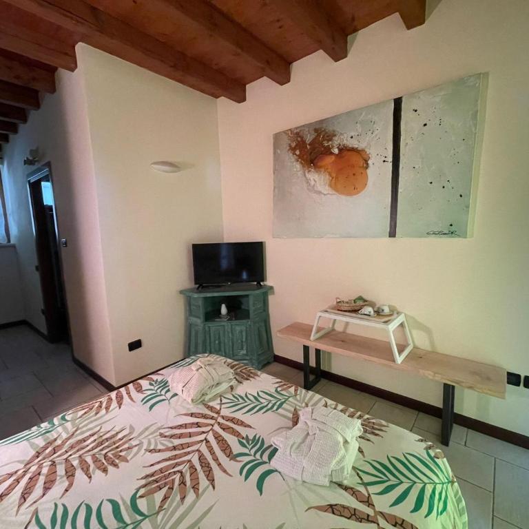 La FIOCCHINA - Magic Place - apartments & studios in Garda Lake - countryside farmhouse, inside the middle of the lake between sky & water - Monolocale con Vista Lago - 6
