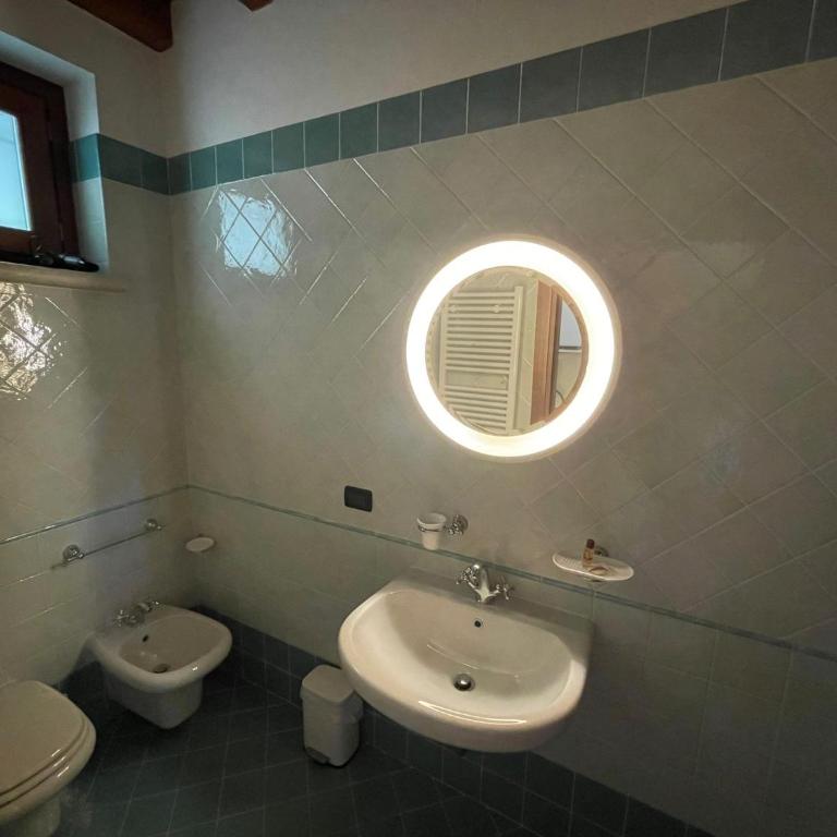 La FIOCCHINA - Magic Place - apartments & studios in Garda Lake - countryside farmhouse, inside the middle of the lake between sky & water - Monolocale con Vista Lago - 4