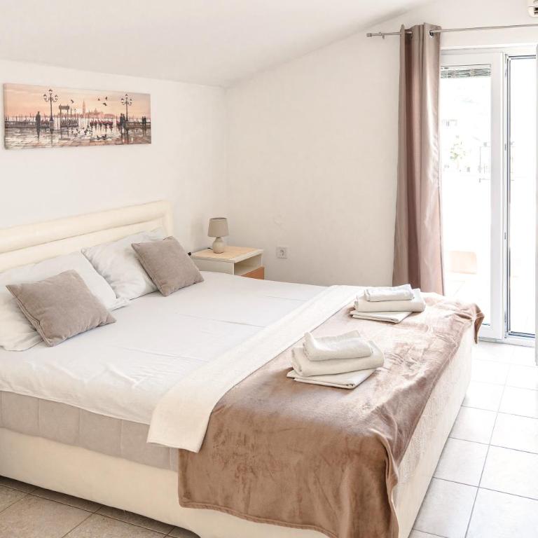 Guest House Jasna - Double or Twin Room with Balcony - 16