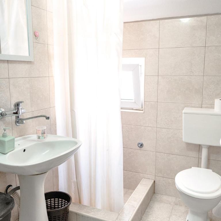 Guest House Jasna - Double Room with Private External Bathroom - 4
