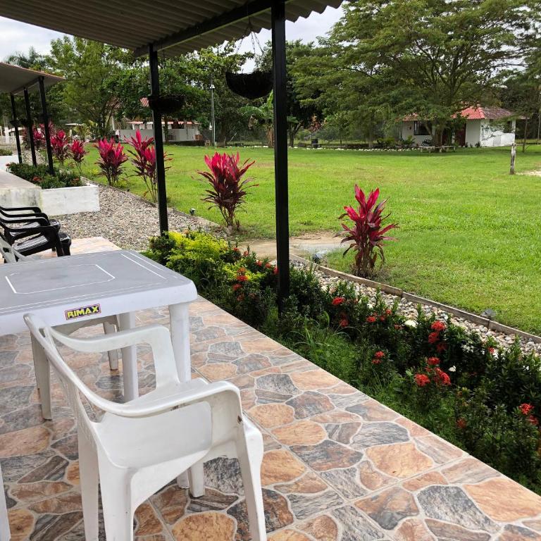 Cabañas Campestres en Villavicencio - Villa con vistas al jardín - 5
