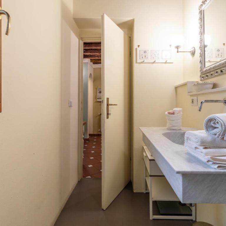 Romantic Florence - One-Bedroom Apartment - 24