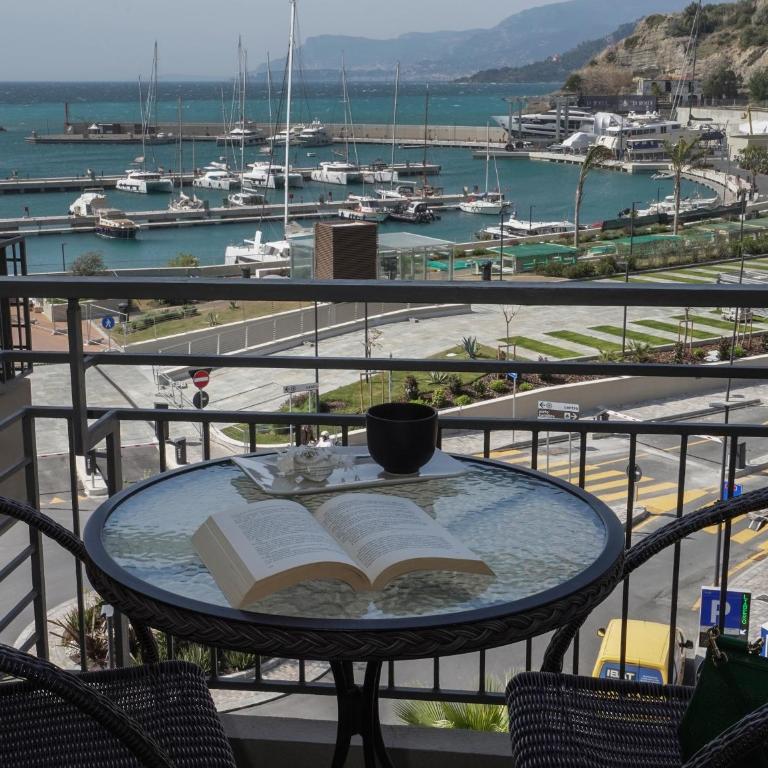 Sole Mare - Camera Matrimoniale (1 Adulto) con Balcone e Vista Mare Parziale - 11