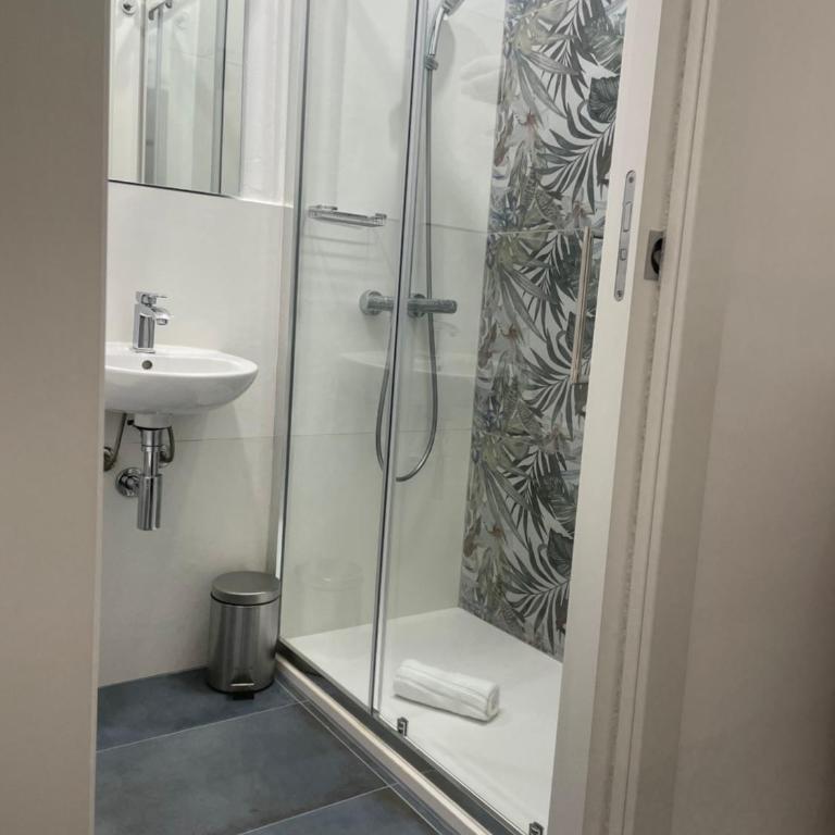 Sulis Suite Apartment - Il Milese - Two-Bedroom Apartment with Balcony - 17
