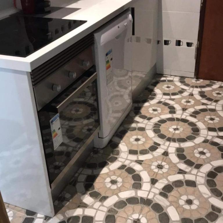 ESTUDIO LOFT en el Centro para 4 Personas Cama doble y sofá nuevo de cama doble Check in a partir de las 15 pm o antes si estuviera libre Con wifi Grandes ventanales - Estudio - 37