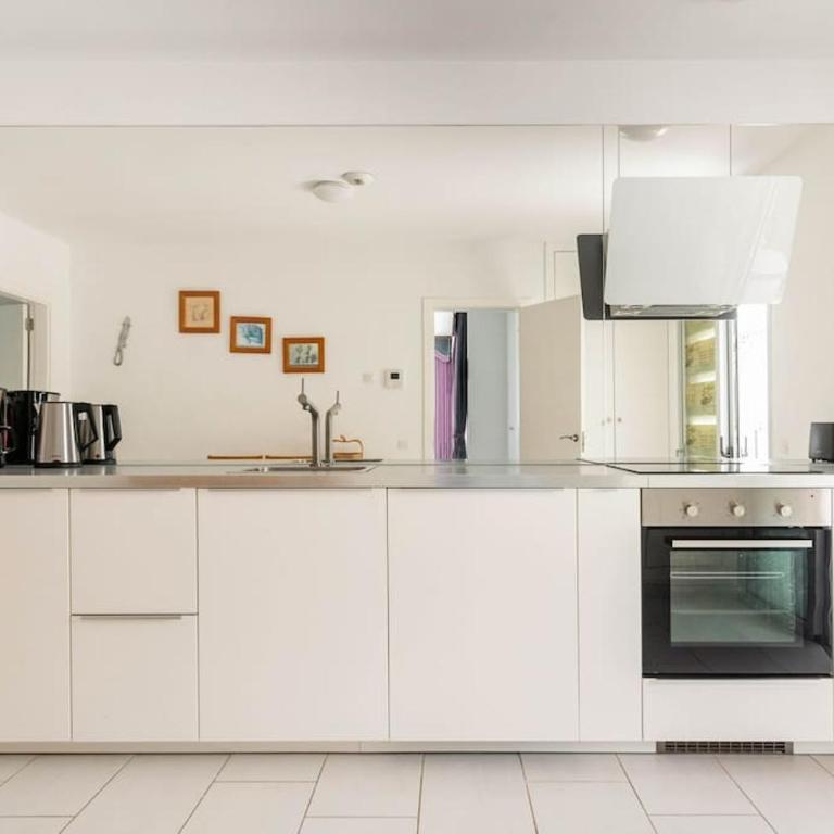 Big Villa Tauro with Private Heated Saltwater Pool & Jacuzzi & BBQ & Game Room & Arcade Games - Villa - 47