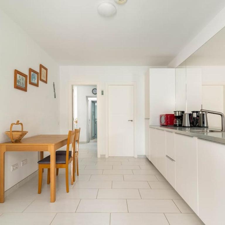 Big Villa Tauro with Private Heated Saltwater Pool & Jacuzzi & BBQ & Game Room & Arcade Games - Villa - 48