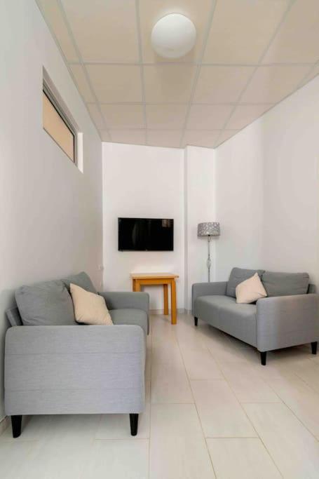 Big Villa Tauro with Private Heated Saltwater Pool & Jacuzzi & BBQ & Game Room & Arcade Games - Villa - 74