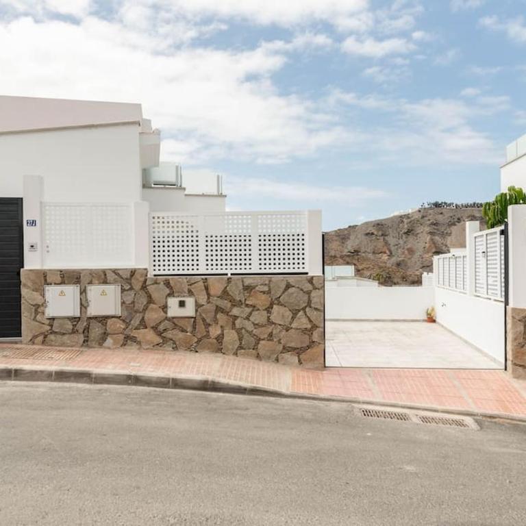 Big Villa Tauro with Private Heated Saltwater Pool & Jacuzzi & BBQ & Game Room & Arcade Games - Villa - 99