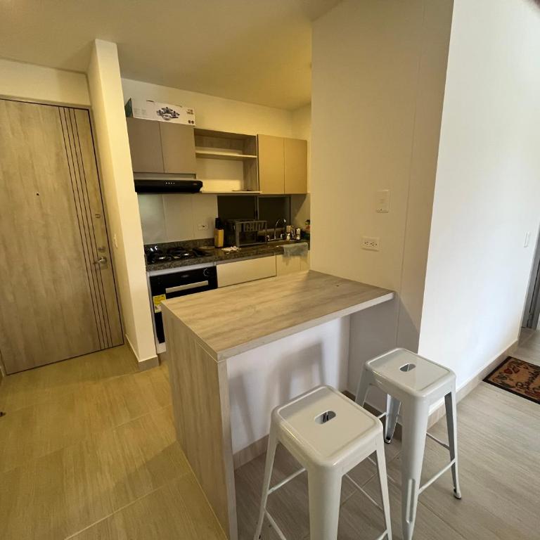 Apartamento con piscina y parqueadero a 7 min del centro - Apartamento de 2 dormitorios - 6