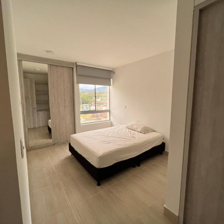 Apartamento con piscina y parqueadero a 7 min del centro - Apartamento de 2 dormitorios - 8