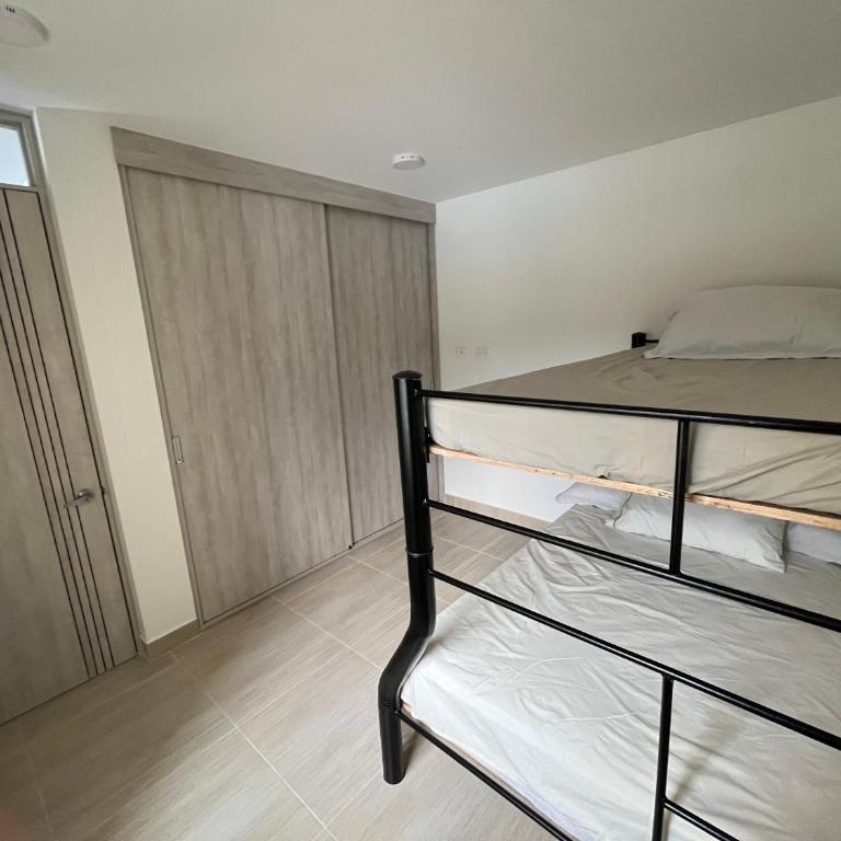 Apartamento con piscina y parqueadero a 7 min del centro - Apartamento de 2 dormitorios - 10