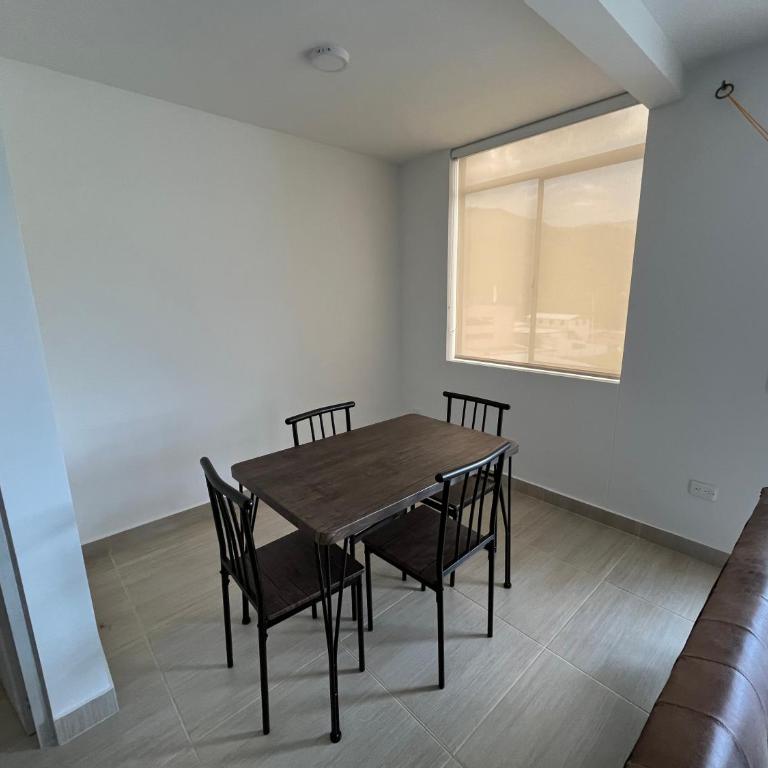 Apartamento con piscina y parqueadero a 7 min del centro - Apartamento de 2 dormitorios - 12