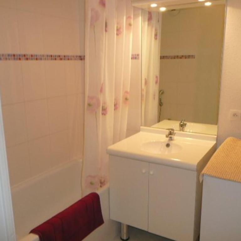 Bel appartement plage, 2 chambres, balcon ensoleillé, garage privatif, animaux acceptés, WIFI optionnel - FR-1-674-2 - Appartement - 3