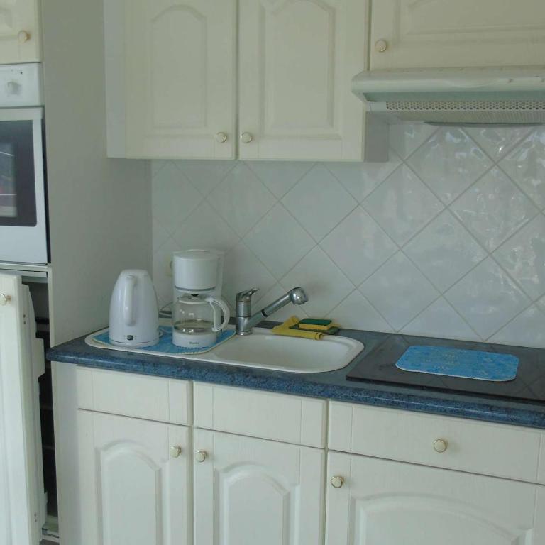 Appartement lumineux à 2 pas de la plage, balcon, ascenseur, TV, lave-linge, animaux admis - FR-1-674-19 - Appartement - 3