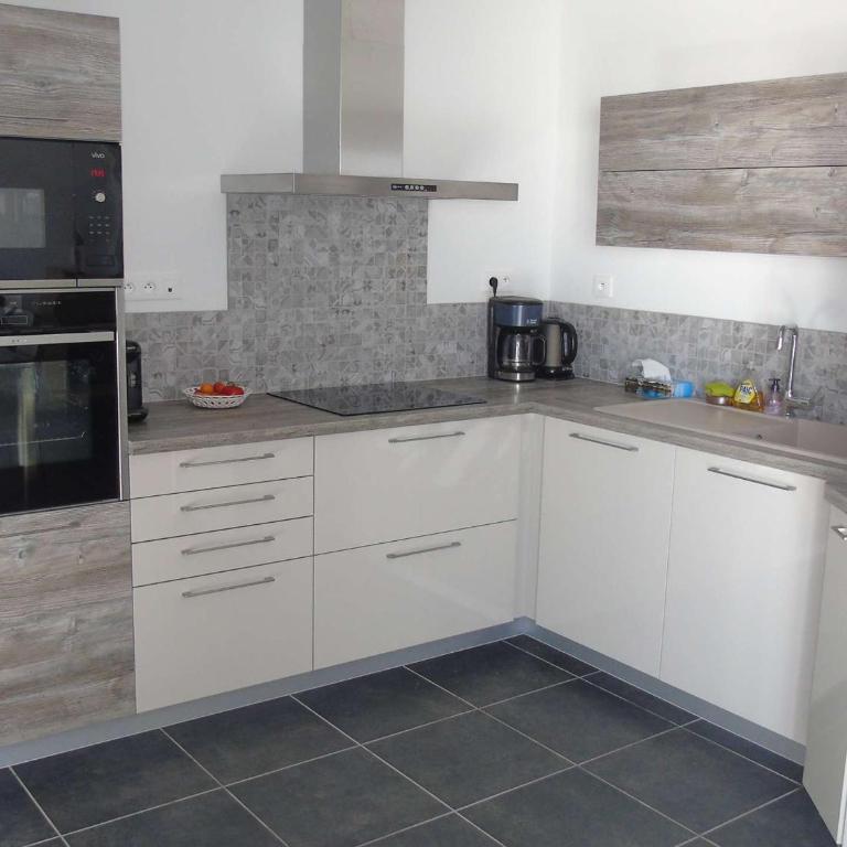 Grand T3 vue mer avec balcon et parking, accès direct plage - FR-1-674-1 - Appartement - 3