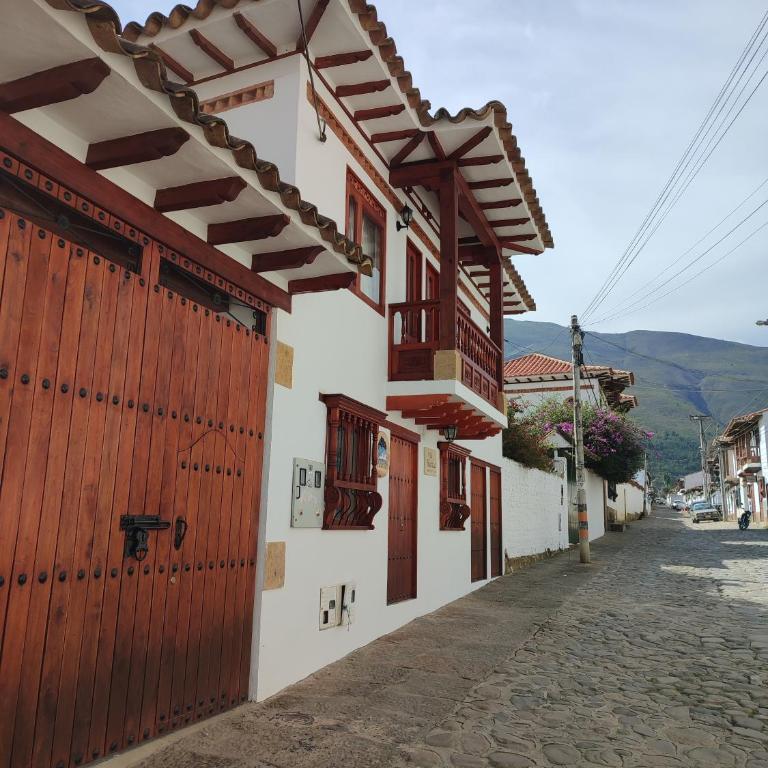 Merak Hostel - Five-Bedroom House - 1