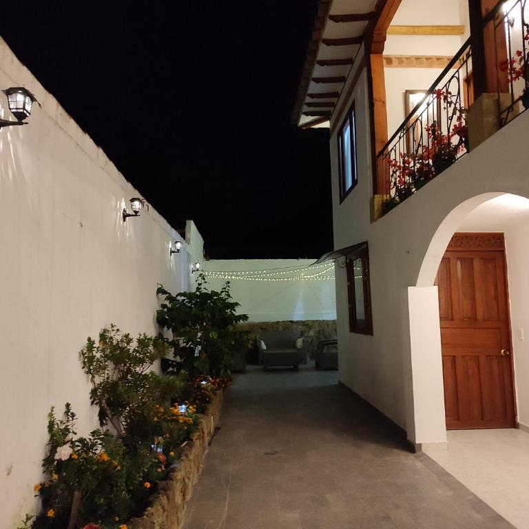 Merak Hostel - Five-Bedroom House - 3