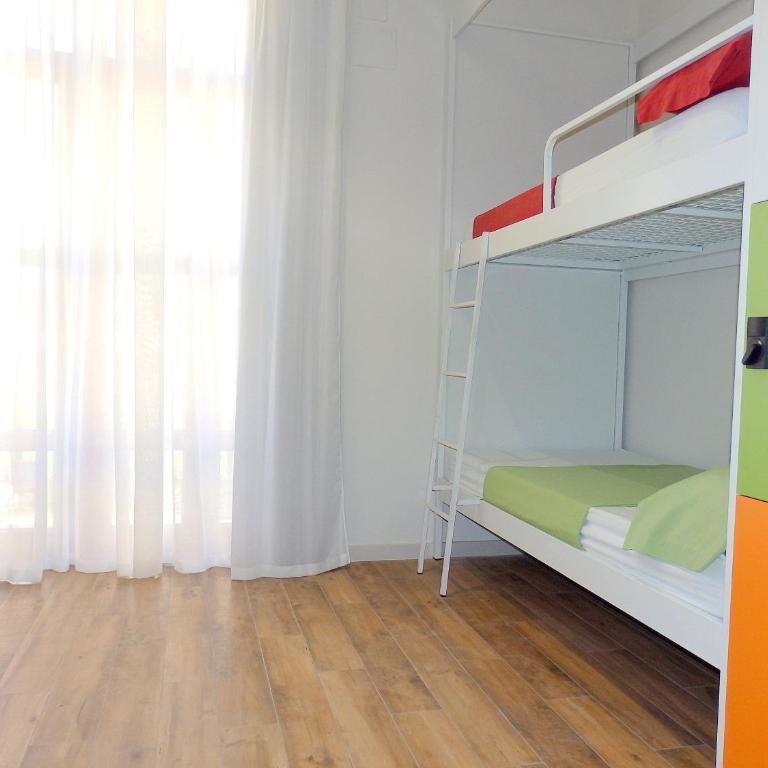 Urban Youth Hostel - Bunk Bed in 4-Bed Mixed Dormitory Room - 1