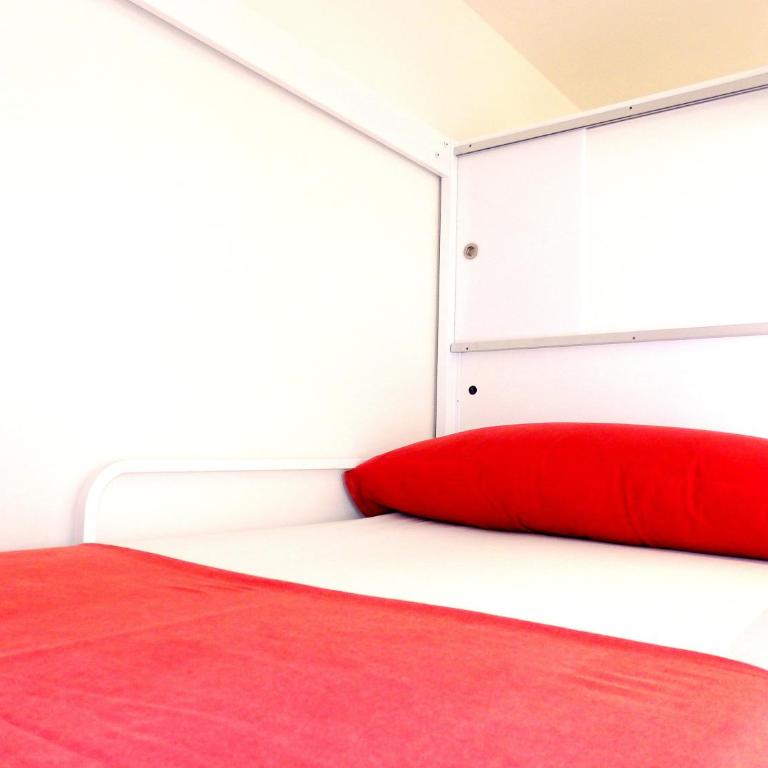 Urban Youth Hostel - Bed in 8-Bed Dormitory Room - 2