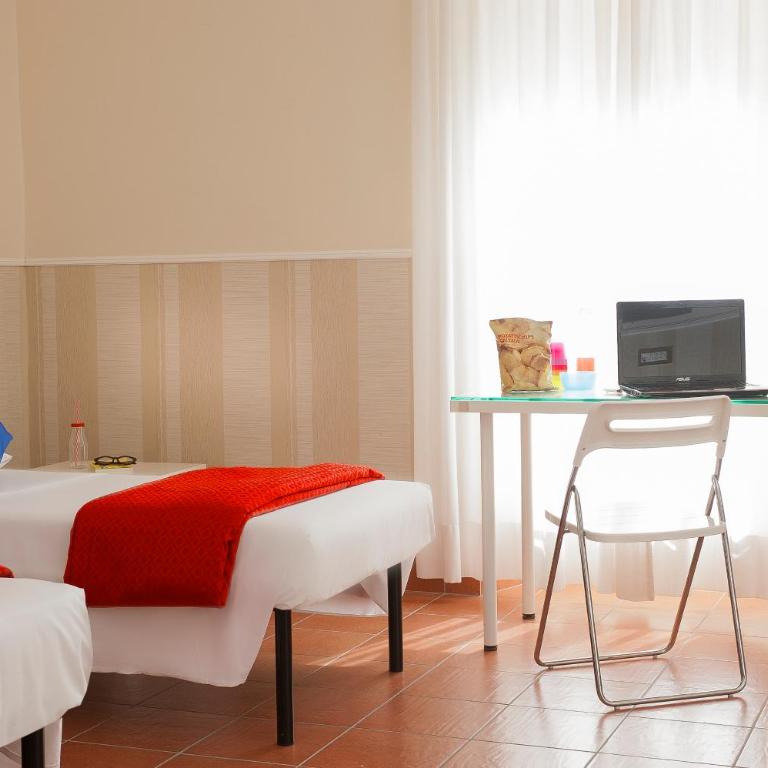 Budget Rooms Des Arts - Posto Letto in Dormitorio Femminile - 3
