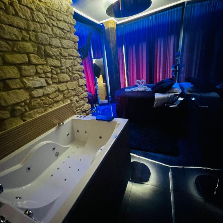 Utopía Alicante - Hotel Boutique para adultos - Deluxe Double Room with Bath - 1