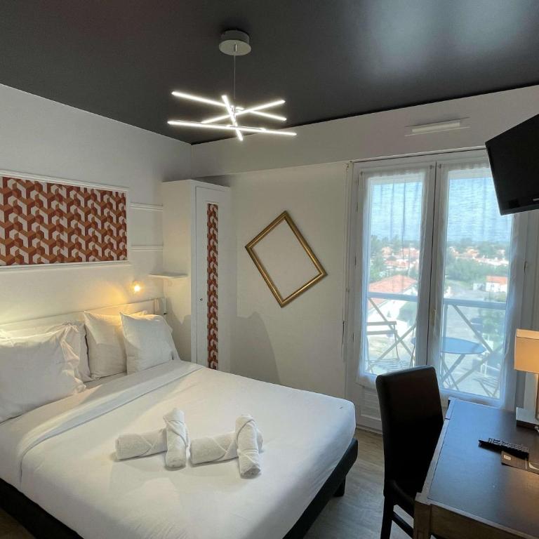 Les Cols Verts - Logis Hôtels - Chambre Double Économique avec Balcon - 2