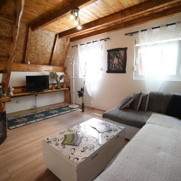 Cabarkapa Guesthouse - Penthouse Apartment - 1