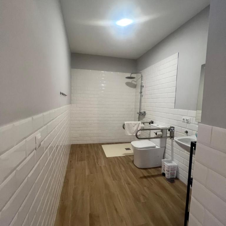 Apartamentos El Alcazar de Jerez - Habitación Cuádruple adaptada para personas con discapacidad - 7