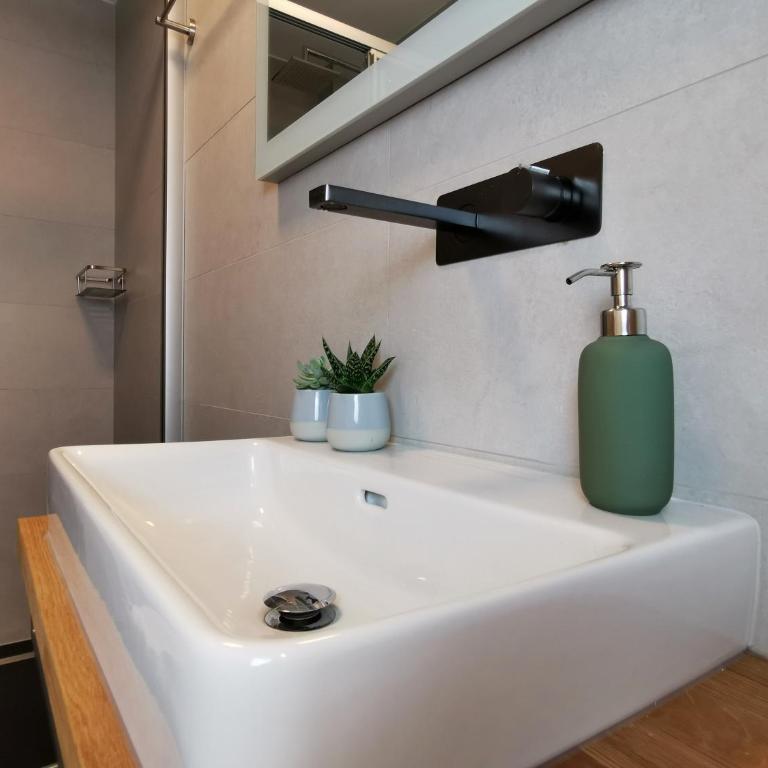 Neues City Center Piano Appartement mit Netflix - Apartment - 5