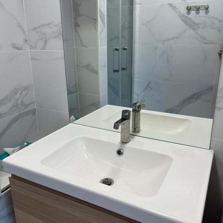 Superbe appartement avec balcon et parking - Appartamento con 1 Camera da Letto - 18