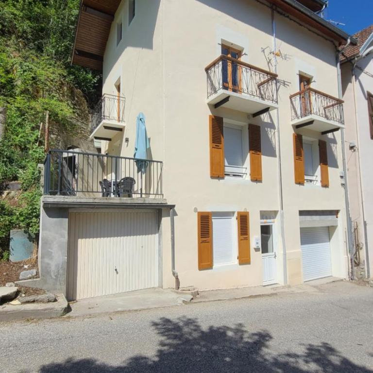 Joli appartement rénové avec terrasse - Appartement 2 Chambres - 13