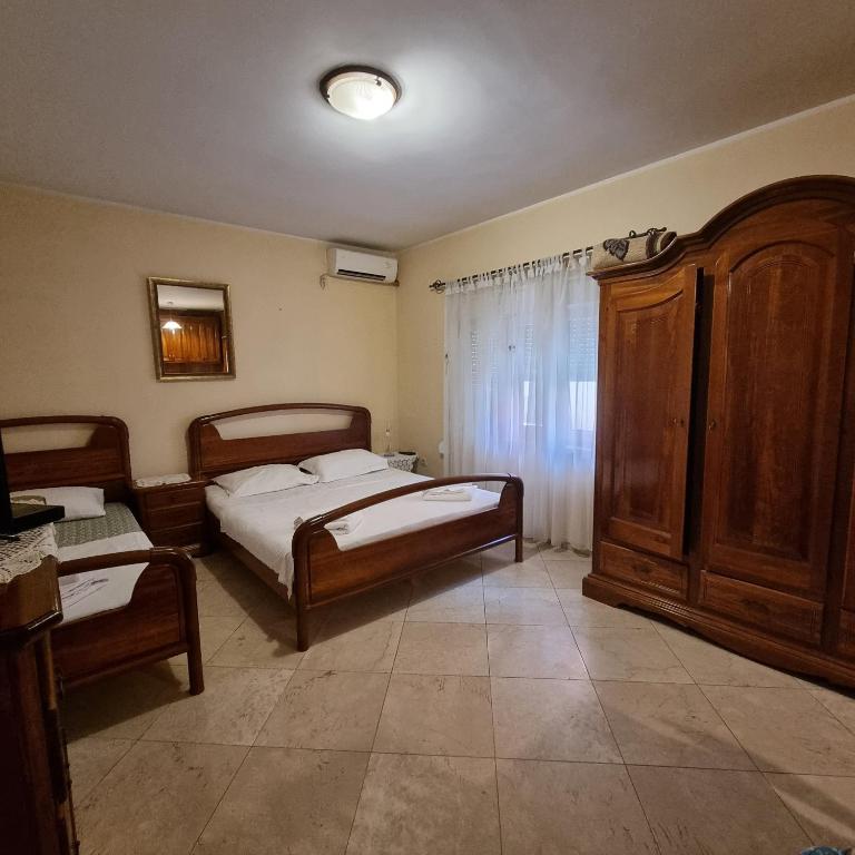 Apartment on the shore of the bay of Kotor with free Wi-Fi - One-Bedroom Apartment - 9