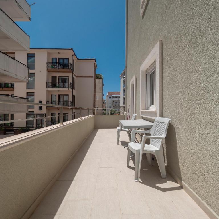 Marea Apartments Budva - Apartman - Prizemlje - 10