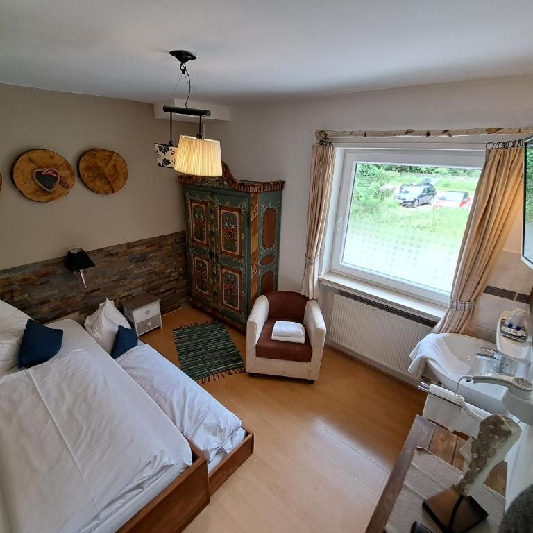 Zur Schönen Aussicht Hotel garni - Einzelzimmer mit Gemeinschaftsbad - 1