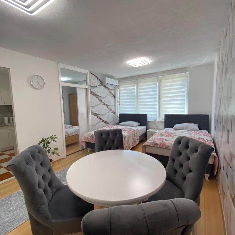 Apartman Citylux - Two-Bedroom Apartment - 4