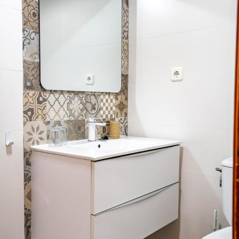 Hostal Plaza de Italia - Habitación Doble Económica - 7