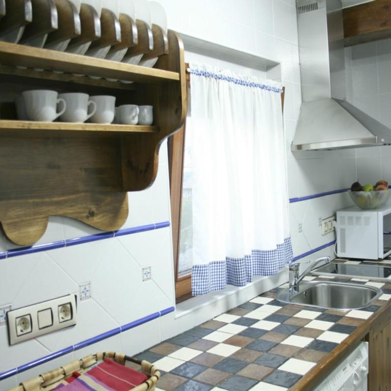 El Requexu, apartamentos a 900 m de la playa de Poo AR-0474-AS - Standard Apartment - 13