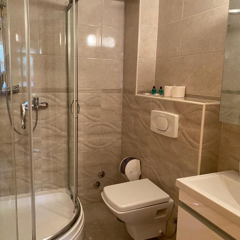 Hotel Berr - Dvokrevetna Soba sa Bračnim Krevetom - 16