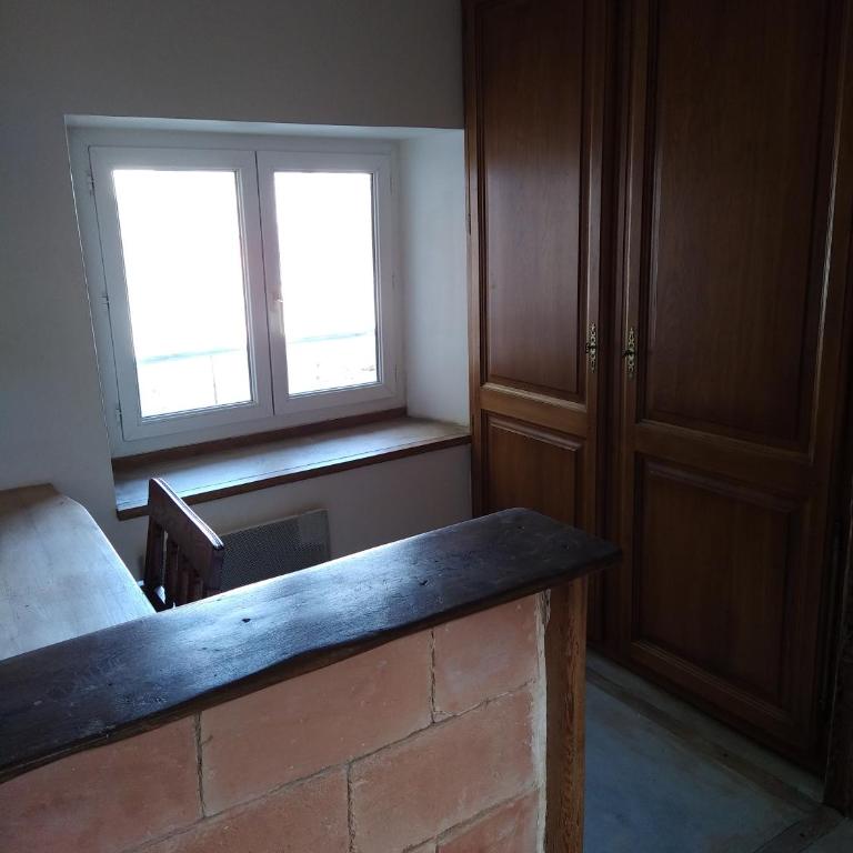 Cosy, calme et authentique au coeur de ville - Three-Bedroom Apartment - 4