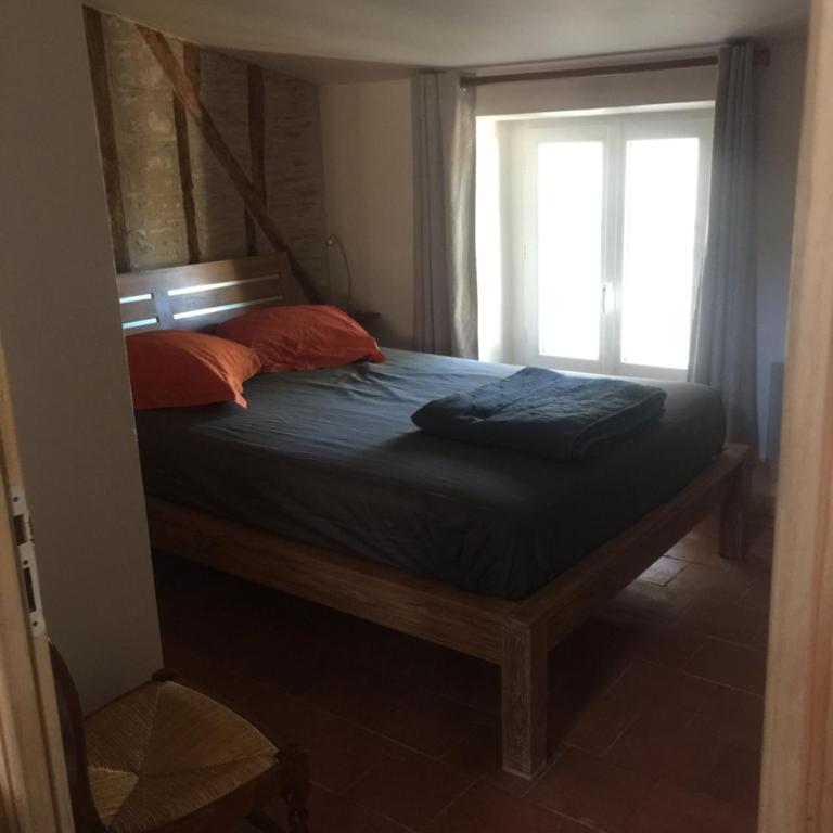 Cosy, calme et authentique au coeur de ville - Three-Bedroom Apartment - 3