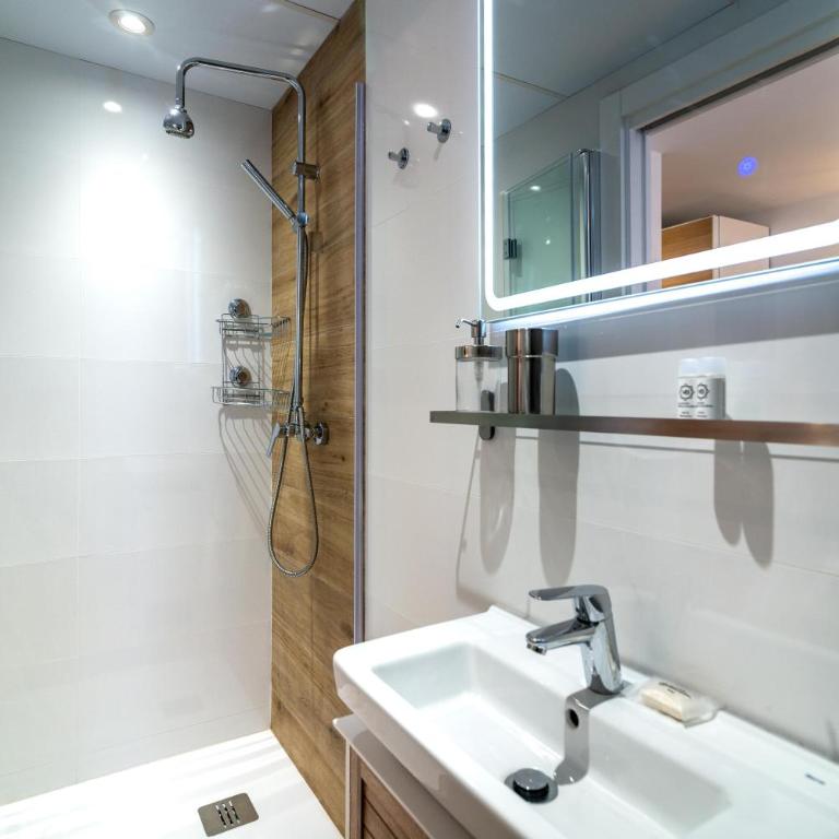 VB Best Waterfront 2BDR Apt in Benalmadena - Two-Bedroom Apartment - 16