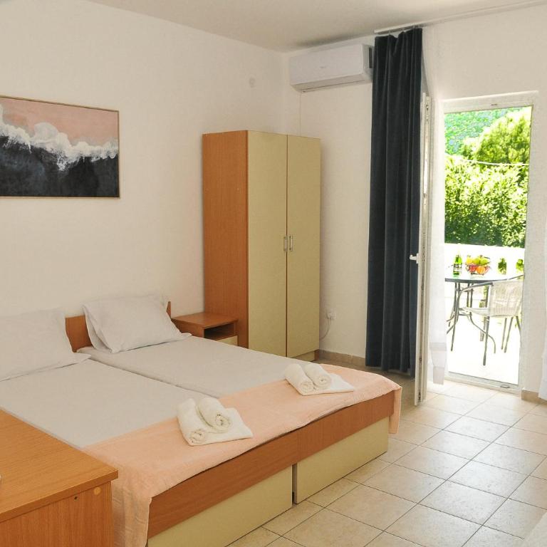 Guest House Marković - Quadruple Room with Private Bathroom - 12